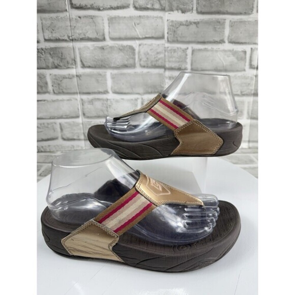 Academy of Therapeutic Footwear Size Women 7M Leather Gold Flip Flop Sandals